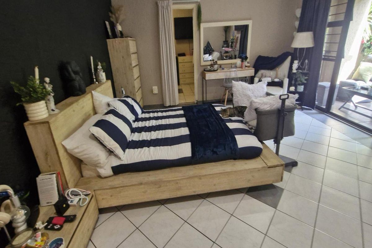 Grand Double-Storey 6-Bedroom Family Residence for Sale in Gallo Manor, Sandton - Photo 2