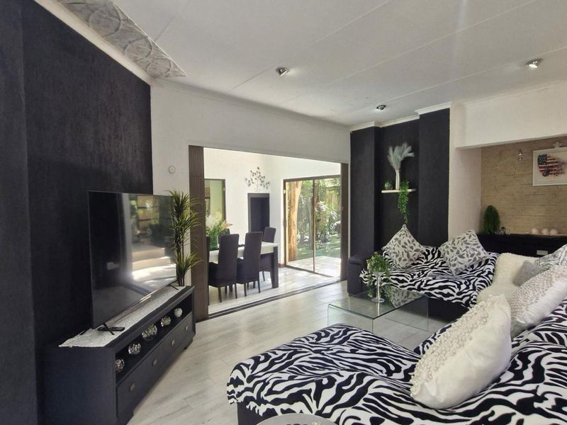 Grand Double-Storey 6-Bedroom Family Residence for Sale in Gallo Manor, Sandton - Photo 6