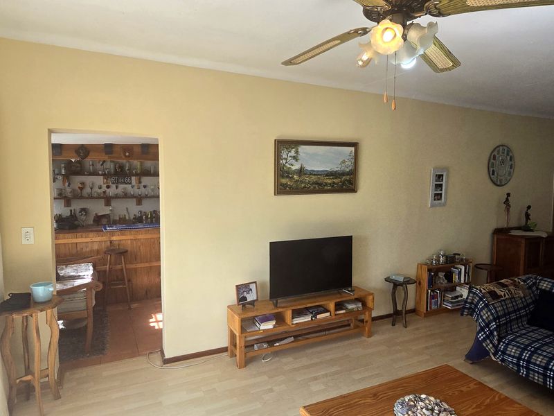 No Levies, Extra Luxury: 3-Bedroom Home with Pool & Entertainment in enclosed cul-de-sac - Photo 7