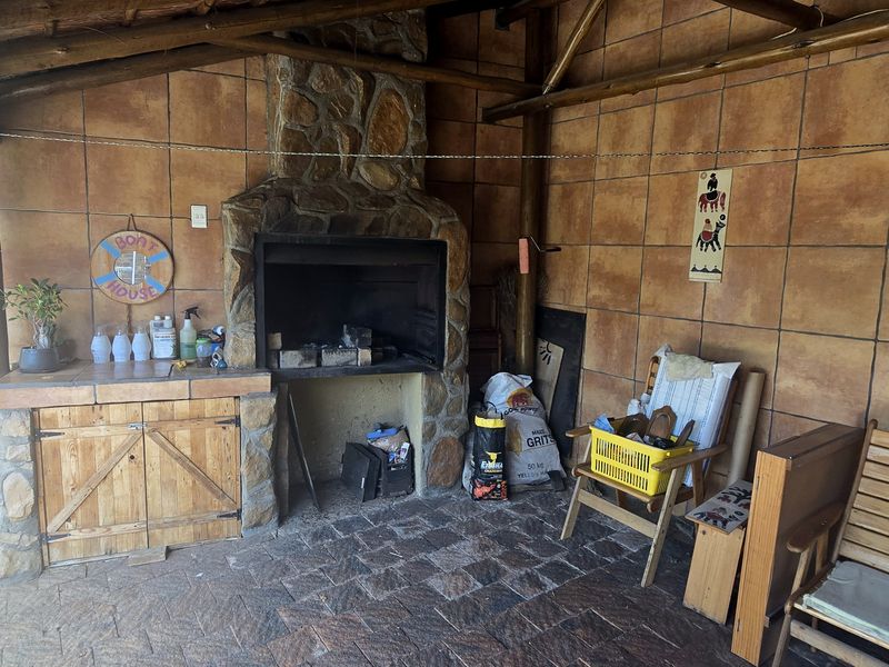 No Levies, Extra Luxury: 3-Bedroom Home with Pool & Entertainment in enclosed cul-de-sac - Photo 2
