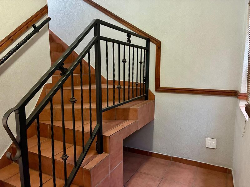 Stunning 3-bedroom home in Vanderbijlpark SE 2, perfect for family living. - Photo 6