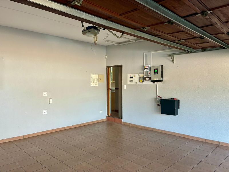 Stunning 3-bedroom home in Vanderbijlpark SE 2, perfect for family living. - Photo 4