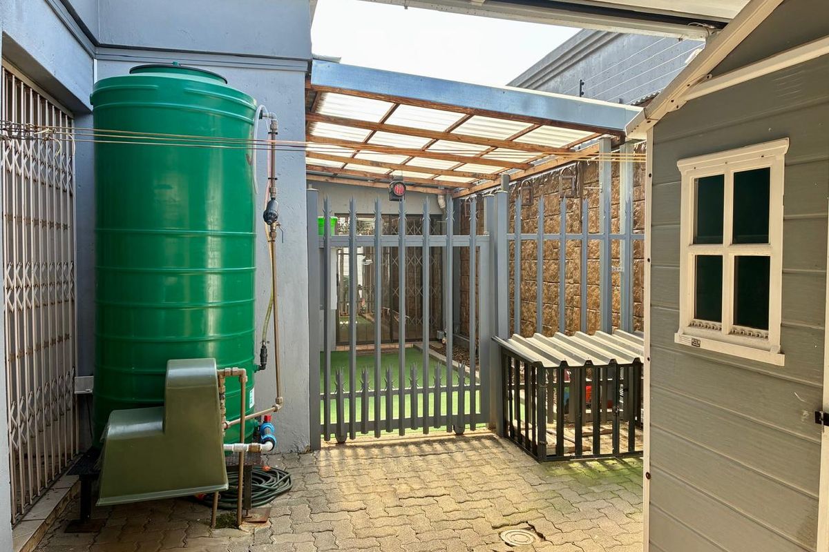 Stunning 3-bedroom home in Vanderbijlpark SE 2, perfect for family living. - Photo 5