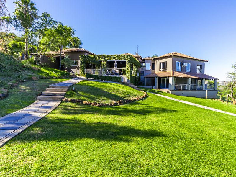 Luxury Mooikloof Estate Living: Spacious 4‐Bed Home with Two Private Flats - Photo 3