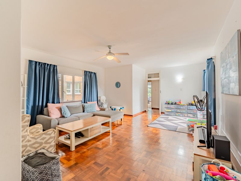 Spacious Character Apartment in Prime Upper Glenwood Position - Photo 6