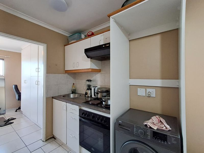 1-Bedroom Apartment in Secure Complex - Photo 10
