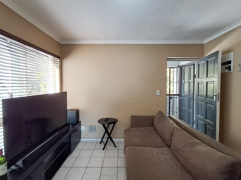 1-Bedroom Apartment in Secure Complex - Photo 8