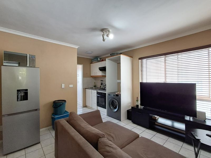 1-Bedroom Apartment in Secure Complex - Photo 5