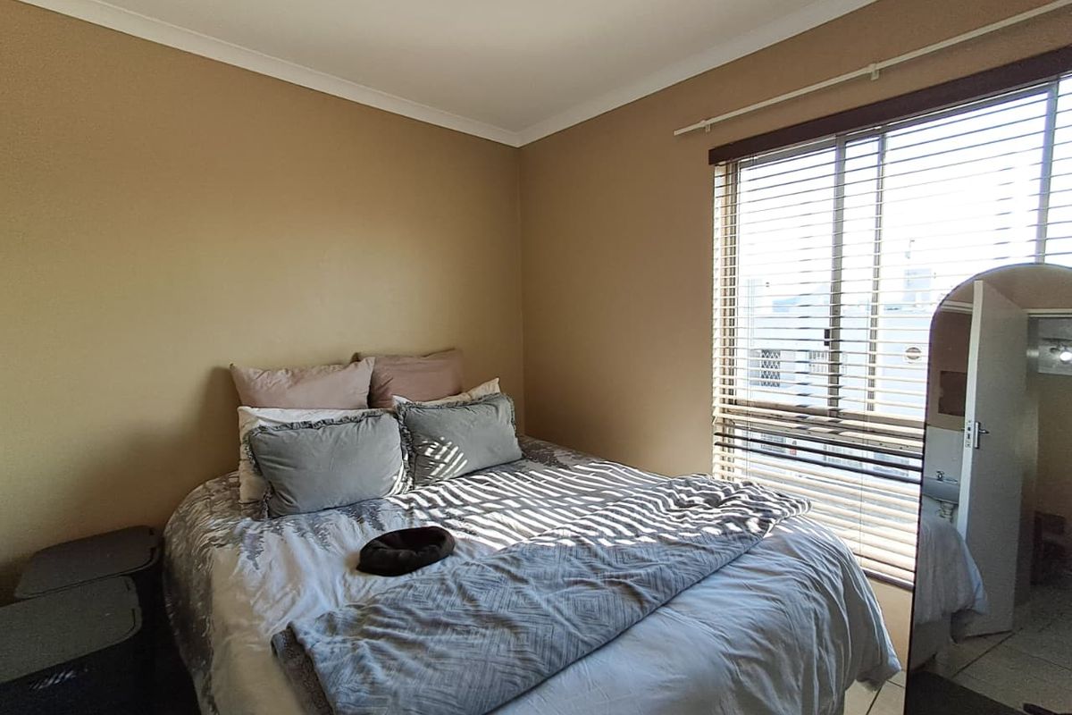 1-Bedroom Apartment in Secure Complex - Photo 2