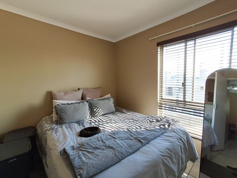 1-Bedroom Apartment in Secure Complex - Photo 2