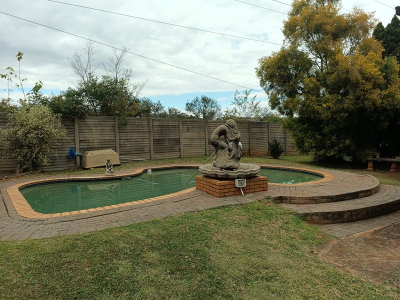 Spacious 3 Bedroom Contemporary Home - Photo 2
