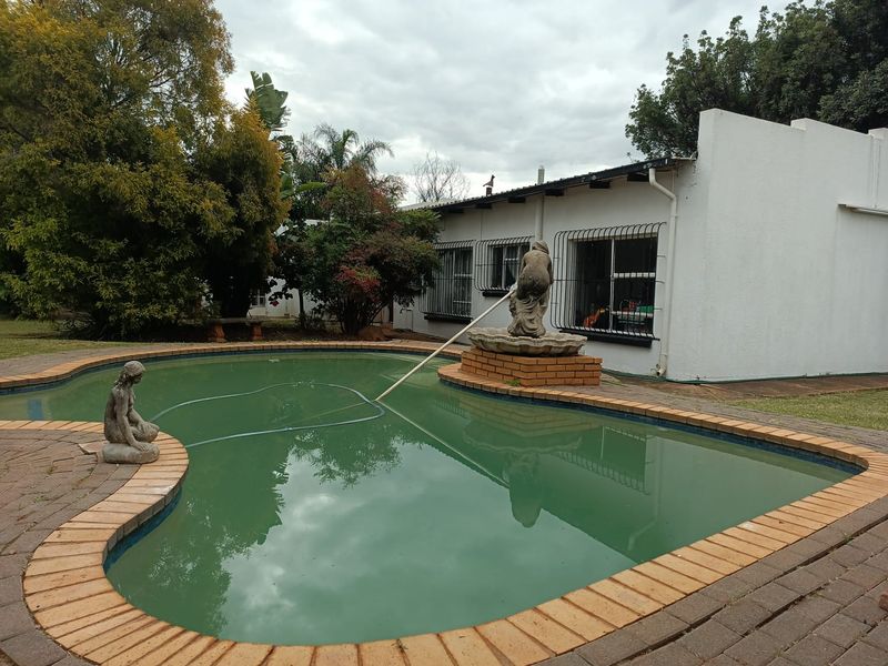 Spacious 3 Bedroom Contemporary Home - Photo 1