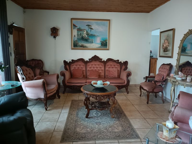 Spacious 3 Bedroom Contemporary Home - Photo 5