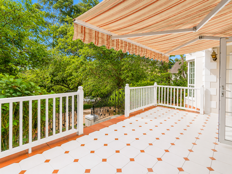 Classical Charm with lots of Accommodation - Photo 3