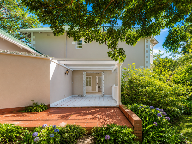 Classical Charm with lots of Accommodation - Photo 6
