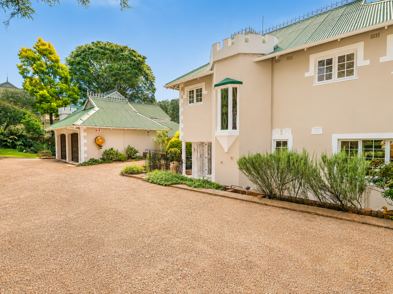 Classical Charm with lots of Accommodation - Photo 5