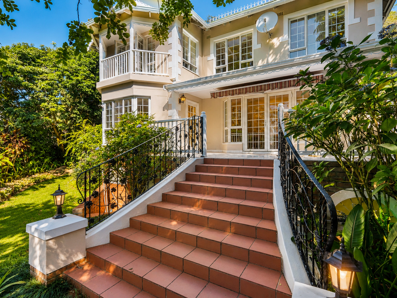 Classical Charm with lots of Accommodation - Photo 1