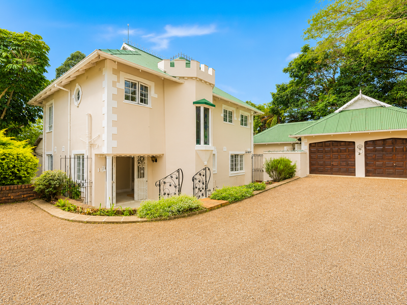 Classical Charm with lots of Accommodation - Photo 4