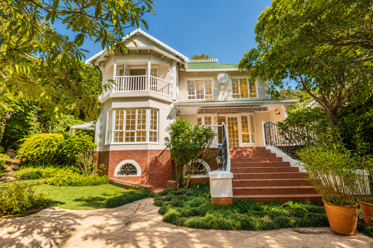 Classical Charm with lots of Accommodation - Photo 2