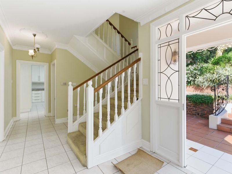Classical Charm with lots of Accommodation - Photo 10