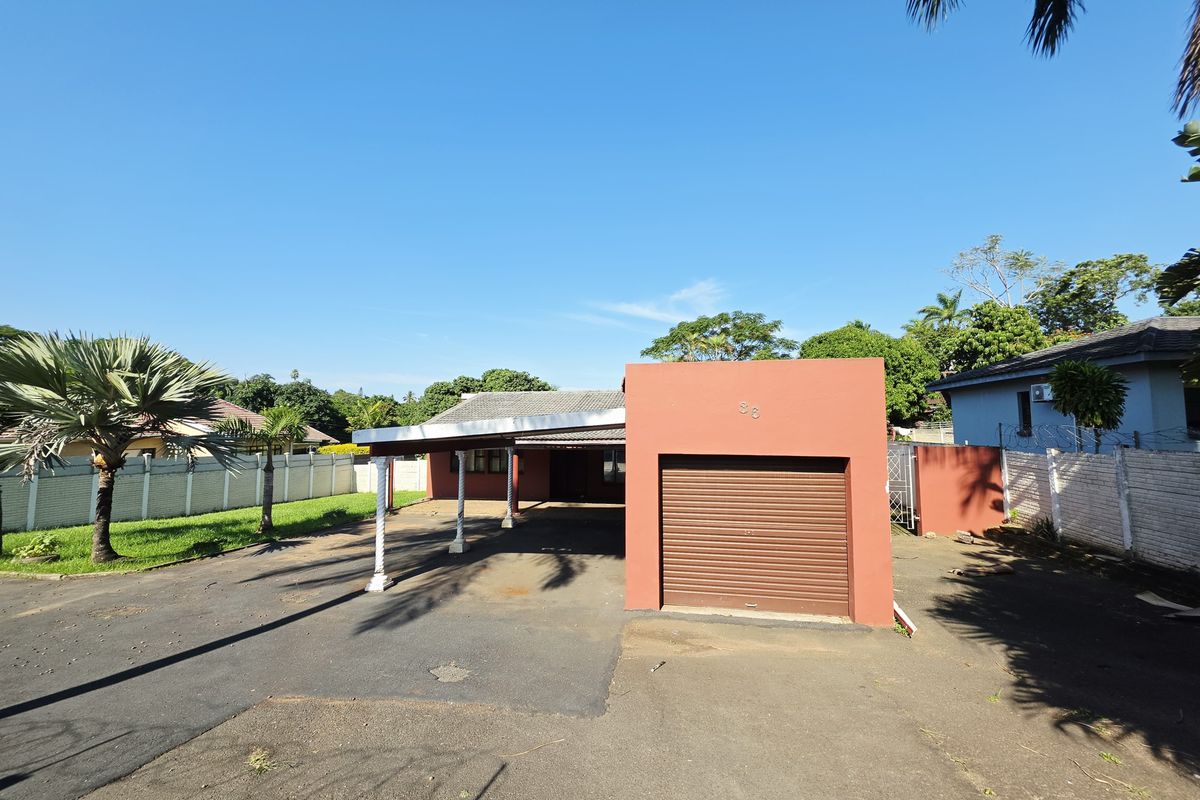 Spacious 4 Bedroom Family Home with Pool and Huge Potential - Photo 2