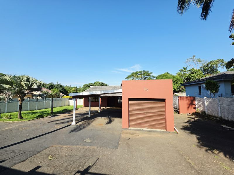 Spacious 4 Bedroom Family Home with Pool and Huge Potential - Photo 2