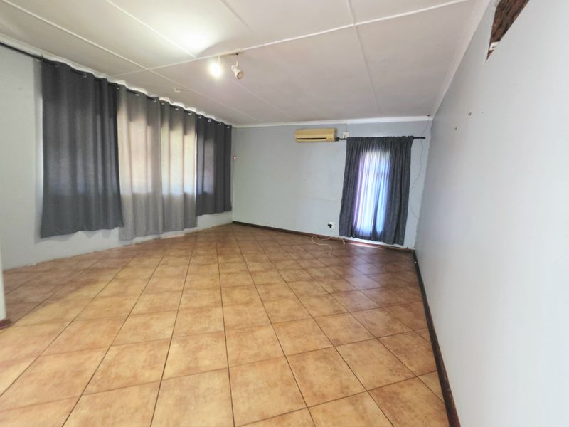 Spacious 4 Bedroom Family Home with Pool and Huge Potential - Photo 7