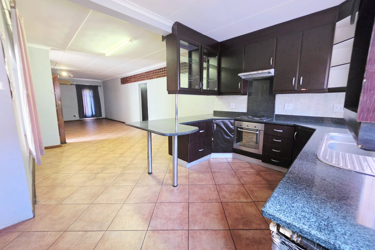 Spacious 4 Bedroom Family Home with Pool and Huge Potential - Photo 3