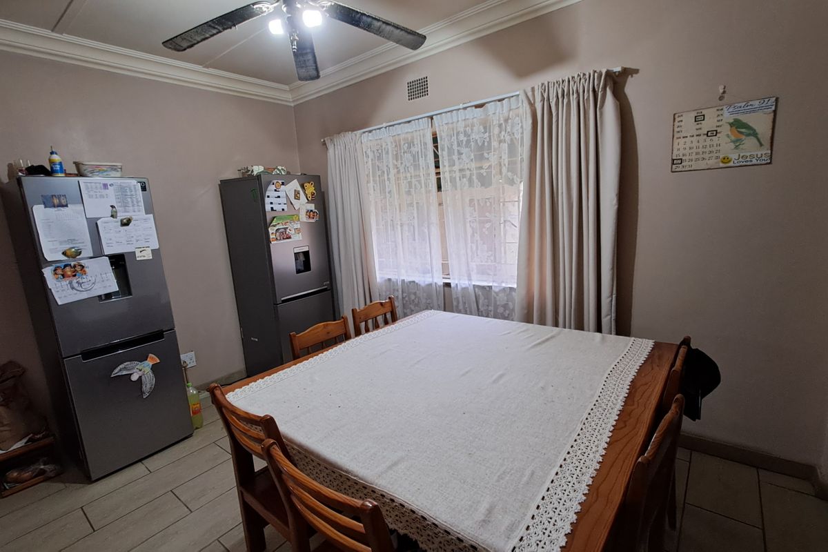 Spacious Family Home with Flatlet - Photo 4