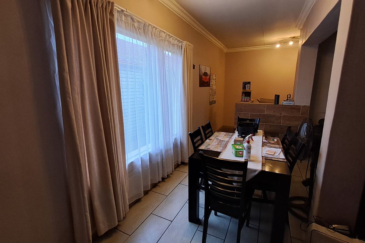 Spacious Family Home with Flatlet - Photo 3