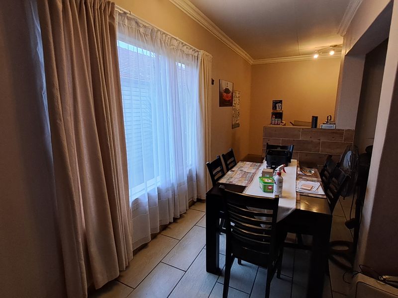 Spacious Family Home with Flatlet - Photo 3