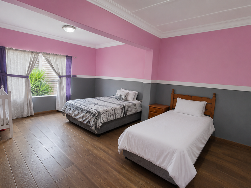 Spacious Family Home with Flatlet - Photo 5