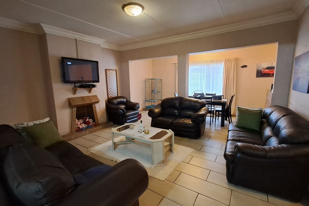 Spacious Family Home with Flatlet - Photo 2