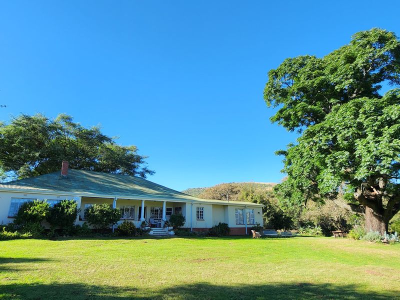Character Farmhouse with Beautiful Established Garden and Spectacular Mountain Views - Photo 2