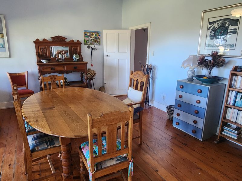 Character Farmhouse with Beautiful Established Garden and Spectacular Mountain Views - Photo 4