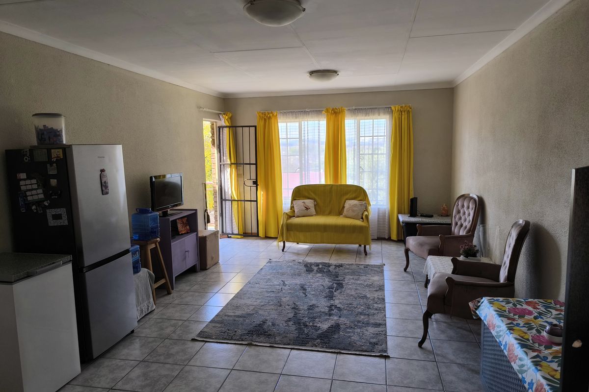 Comfortable Apartment Living with Added Space & Everyday Convenience - Photo 4