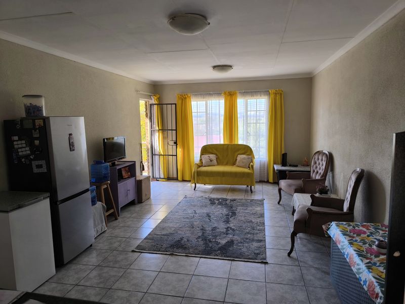 Comfortable Apartment Living with Added Space & Everyday Convenience - Photo 4