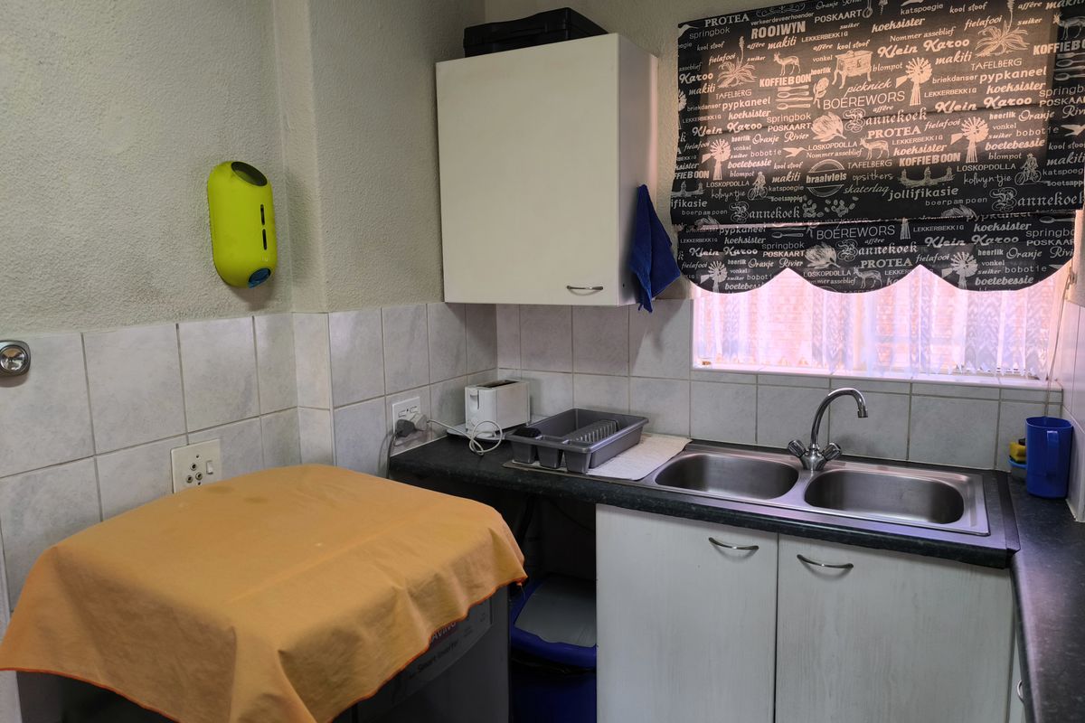 Comfortable Apartment Living with Added Space & Everyday Convenience - Photo 3