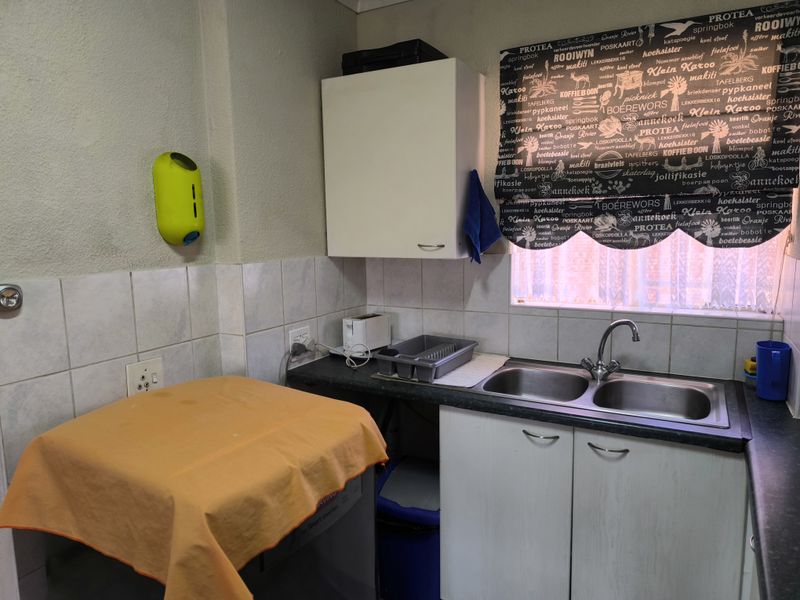 Comfortable Apartment Living with Added Space & Everyday Convenience - Photo 3