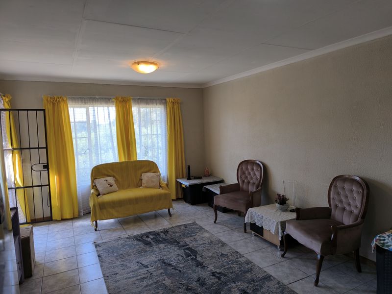 Comfortable Apartment Living with Added Space & Everyday Convenience - Photo 5