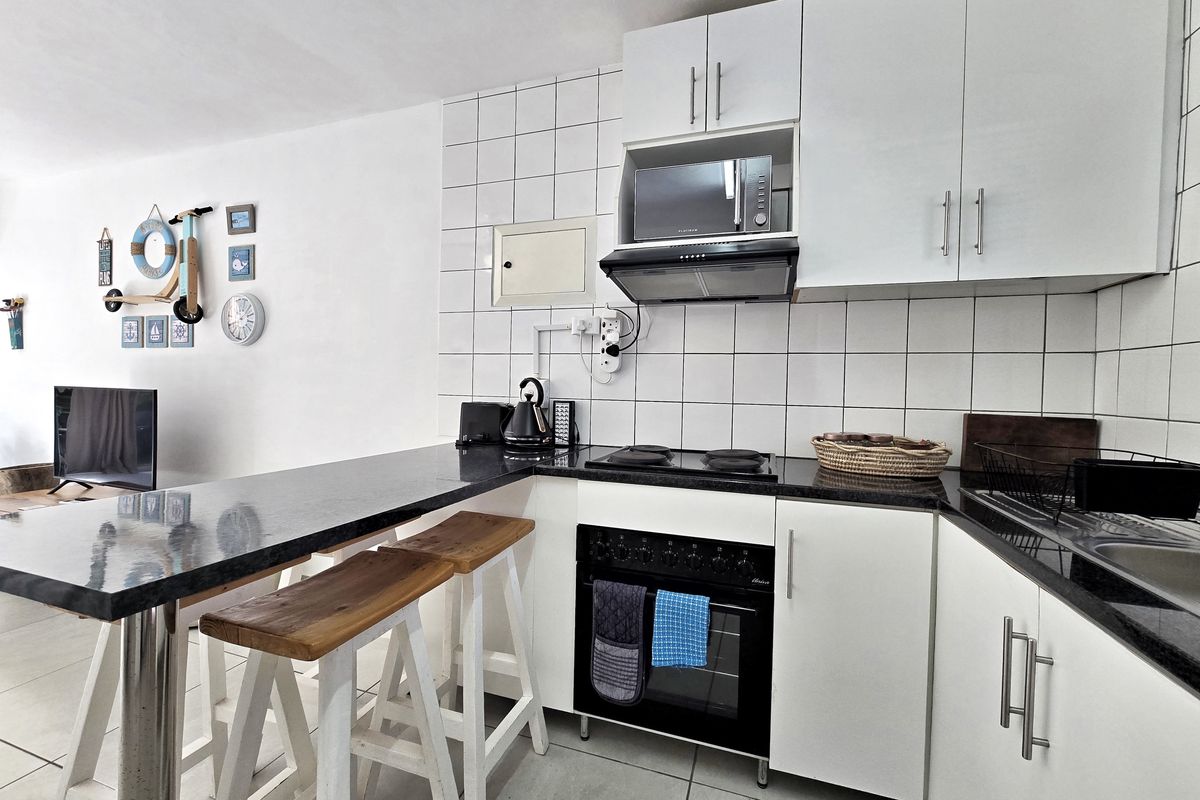 Clean, Secure and Sold Inclusive of Furniture! - Photo 4