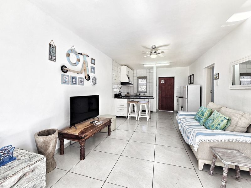 Clean, Secure and Sold Inclusive of Furniture! - Photo 8