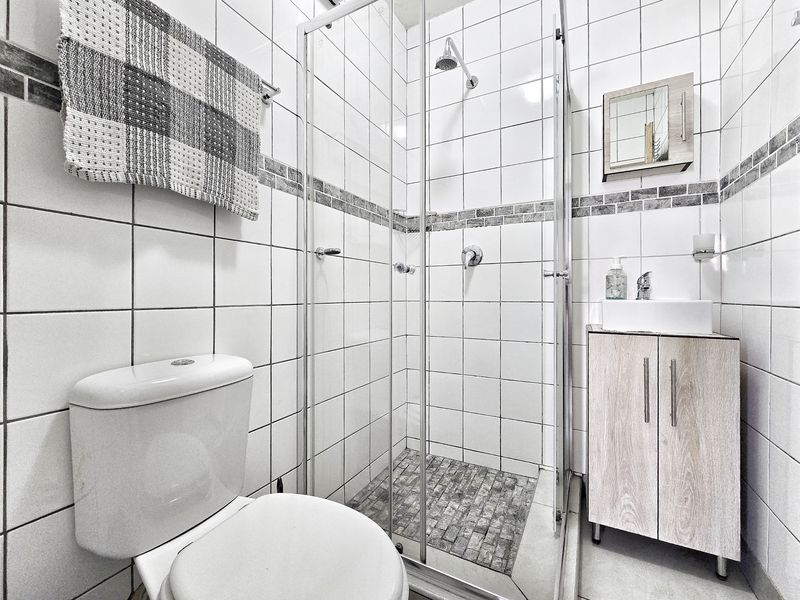 Clean, Secure and Sold Inclusive of Furniture! - Photo 7