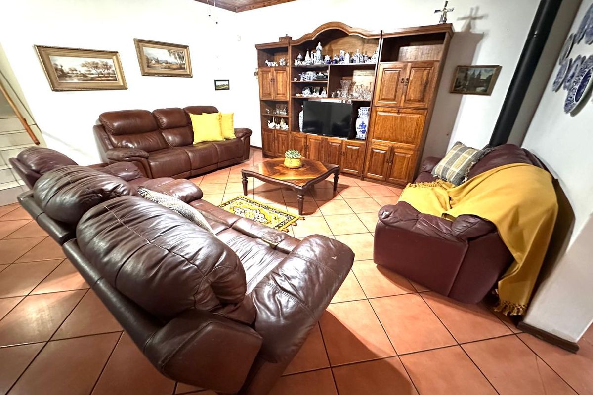 Warm and Inviting Family Home - Photo 5