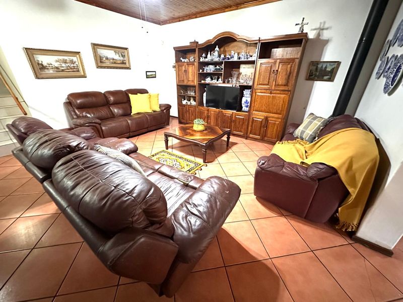Warm and Inviting Family Home - Photo 5