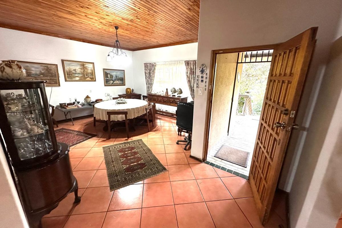 Warm and Inviting Family Home - Photo 2