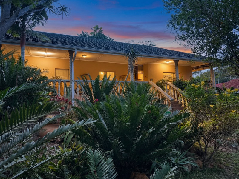 Warm and Inviting Family Home - Photo 1