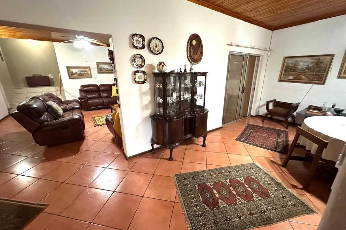 Warm and Inviting Family Home - Photo 3
