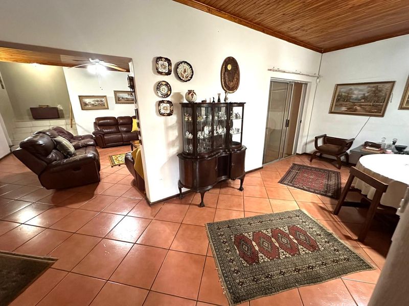 Warm and Inviting Family Home - Photo 3