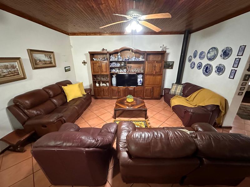 Warm and Inviting Family Home - Photo 6